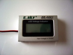 e_sky_lcd_s_feszueltsegmero.jpg